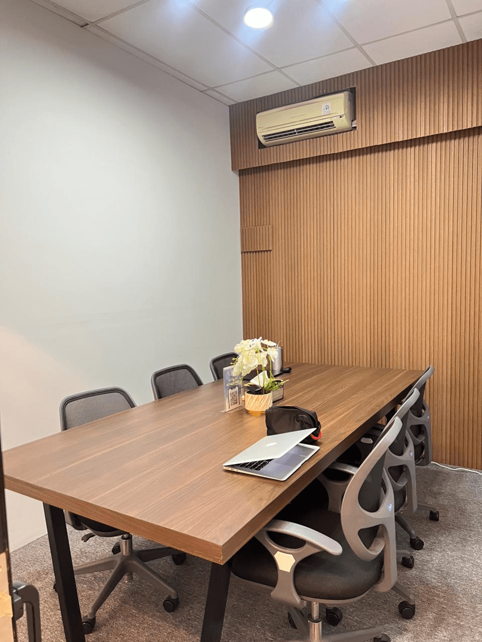 Meeting Room 6 Pax