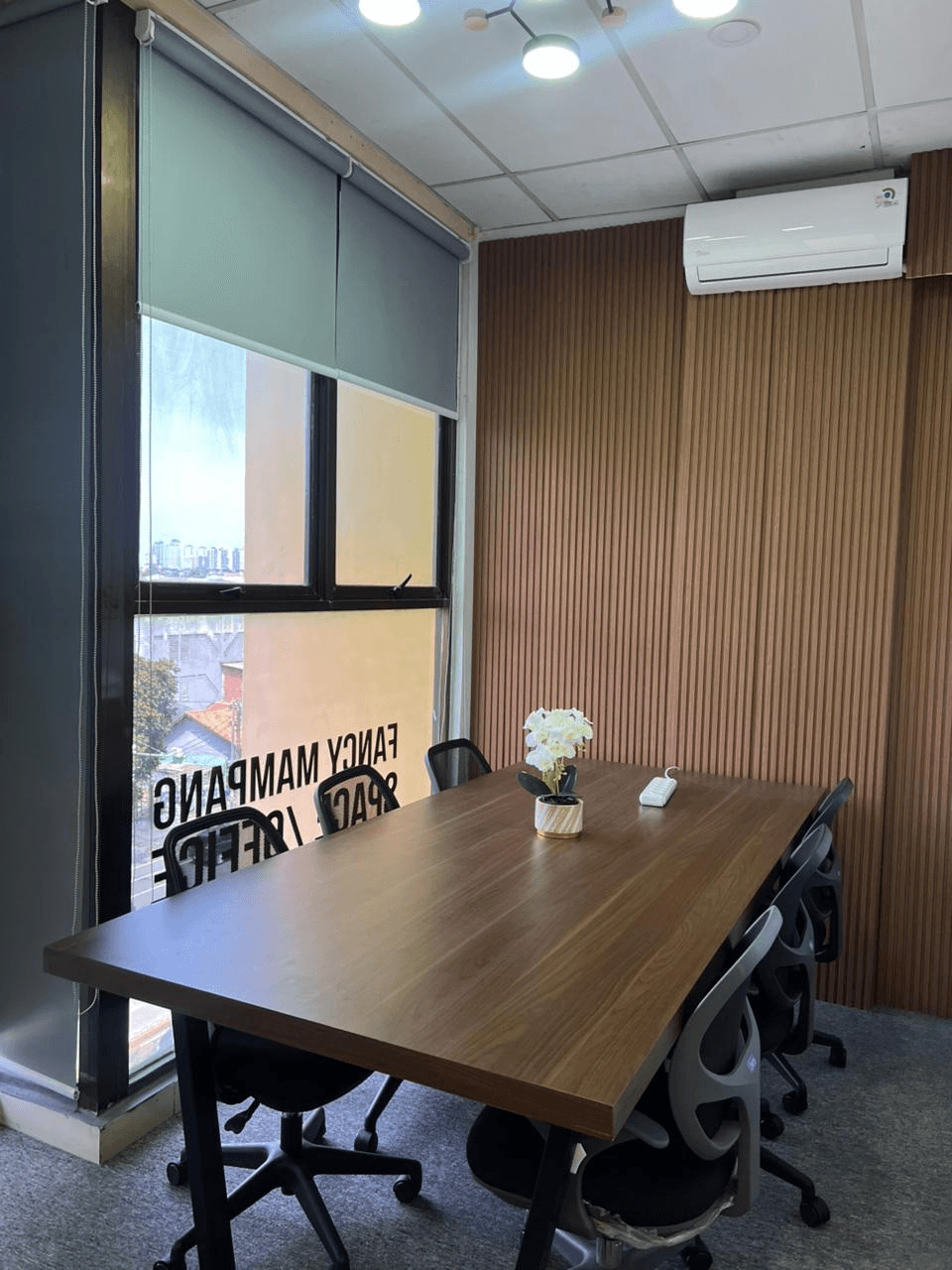 Smoking Meeting Room 6 Pax